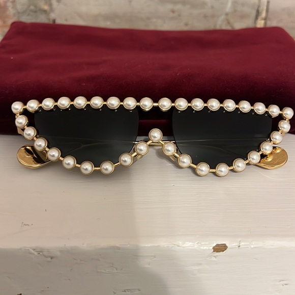 GUCCI FOREVER HOLLYWOOD EMBELLISHED PEARL WITH GOLD CAT EYE SUNGLASSES - Picture 8 of 13